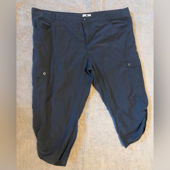 Women’s Woolrich Capri Length Hiking Pants Set of Two Grey Green Size 14 - Picture 3 of 11